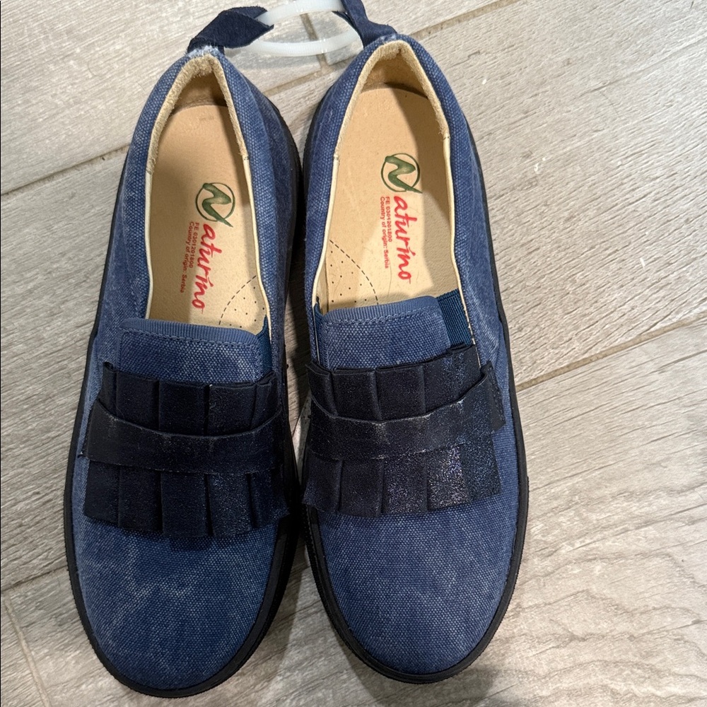Naturino Casual Shoes with Black Fringe
